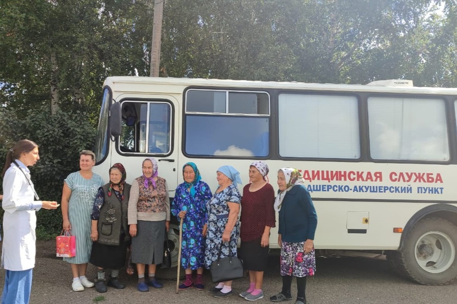 Медицинская помощь рядом с домом: передвижной ФАП продолжает выезды в отдаленные деревни Яльчикского округа