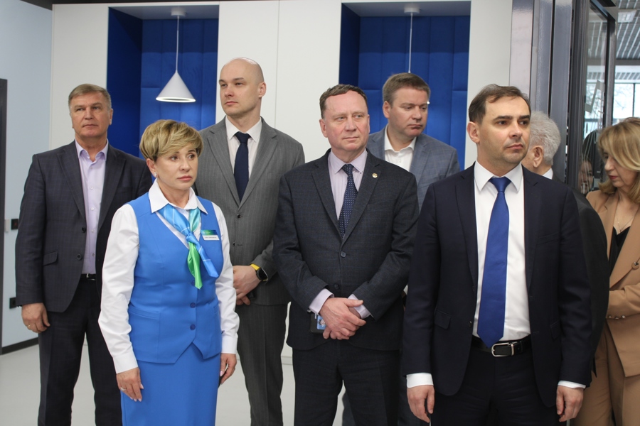 Эмир Бедертдинов принял участие в открытии нового флагманского офиса обслуживания ЧЭСК