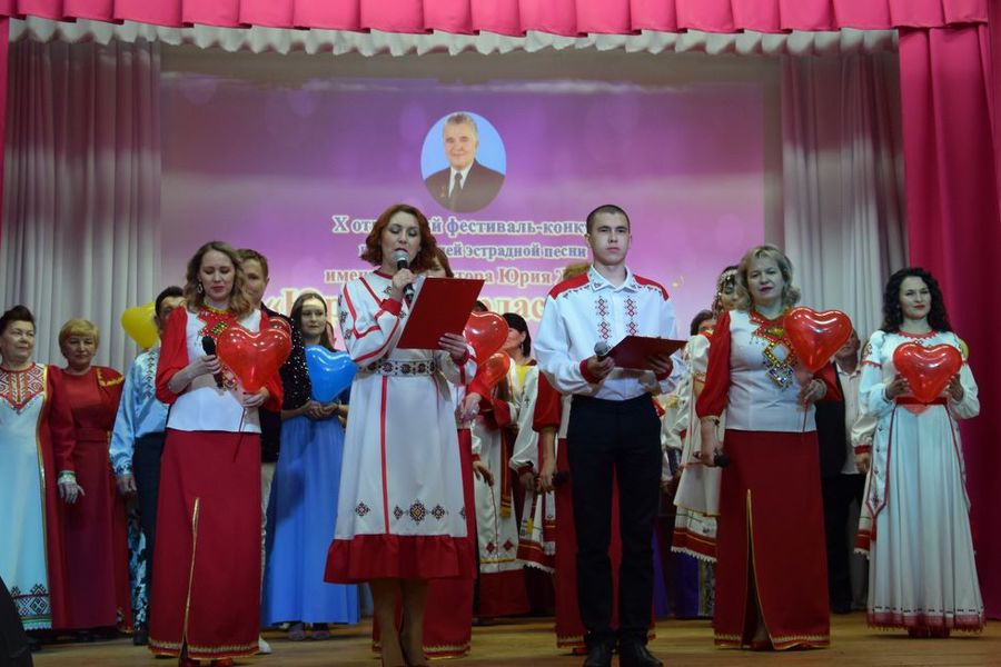 В Моргаушском ДК состоялся фестиваль-конкурс исполнителей эстрадной песни «Юратсан юрлас килет»