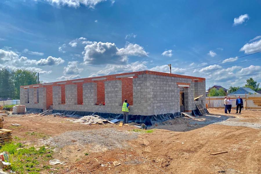 В рамках Программы модернизации первичного звена здравоохранения в Урмарском муниципальном округе продолжается строительство нового врачебного офиса