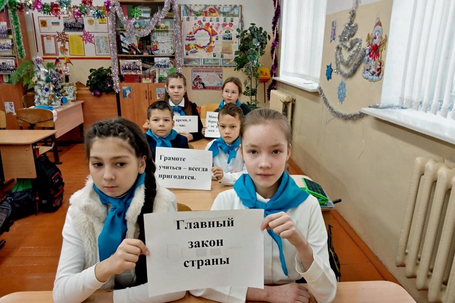 О главном законе России рассказали янтиковским школьникам на «Разговорах о важном»