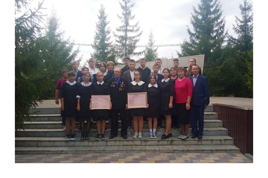 Учащиеся Новошимкусской школы посетили Аллею Героев в с. Янтиково