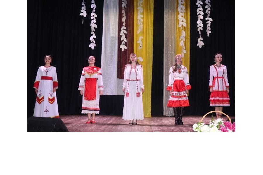 10 декабря в Ядринском районном Доме культуры прошел VII муниципальный конкурс «Етĕрне пики»