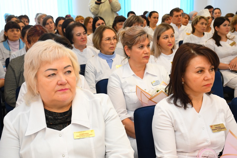 Поздравление главы Батыревского муниципального округа Рудольфа Селиванова с Днем медицинского работника