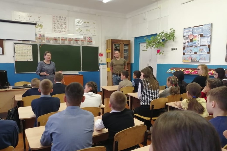 В Шигалинской школе состоялась встреча с участником СВО