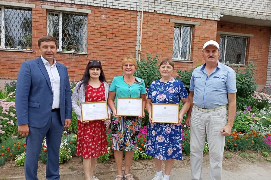 Валентин Гордеев вручил благодарственные письма активным жителям города Чебоксары