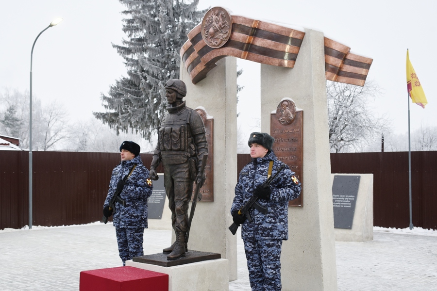 Олег Николаев присвоил звания «Почетный гражданин Чувашской Республики» Героям России, участникам СВО