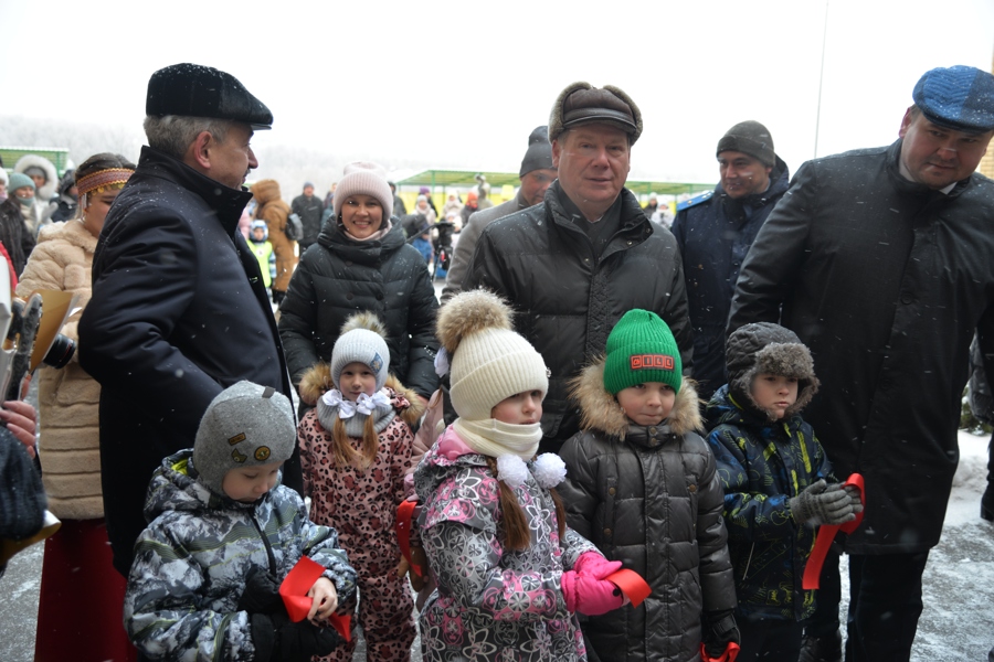 Поздравление руководства города с Международным днём защиты детей