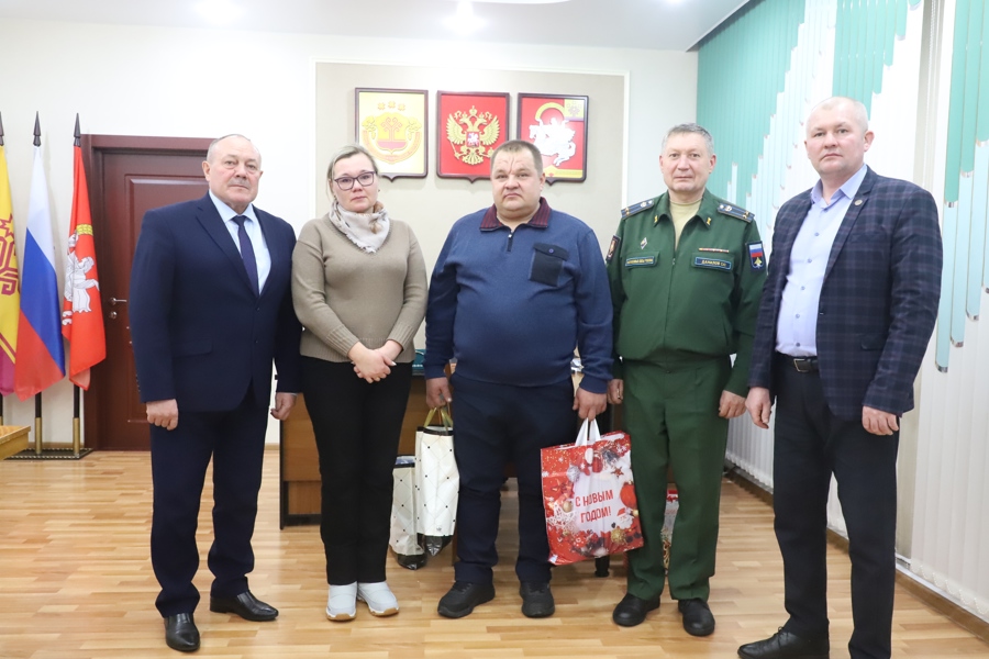 В администрации округа состоялась встреча с семьей Героя России Николая Петрова