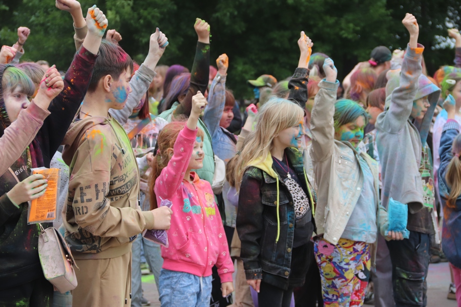 Организаторам «Фестиваля красок» в Алатыре удалось раскрасить лето горожан в самые яркие цвета