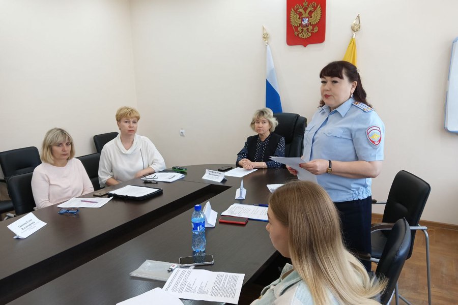 В Калининском районе г. Чебоксары состоялось расширенное заседание комиссии по делам несовершеннолетних и защите их прав