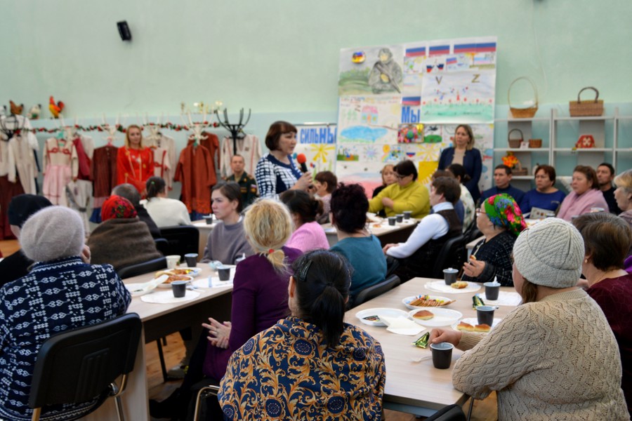 В преддверии Дня матери в Янтиковском округе прошла встреча с матерями и женами участников СВО