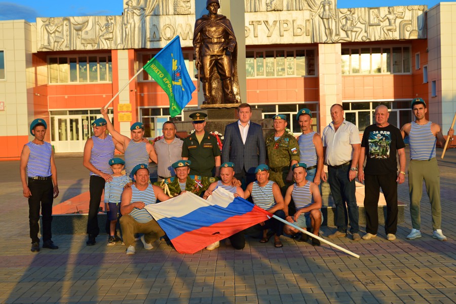 В День воздушно-десантных войск России жители округа почтили память защитников Родины