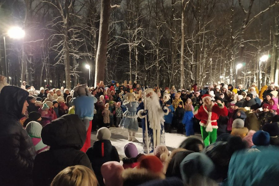 Новогодний праздник в Дубовой роще стал яркой точкой притяжения для жителей