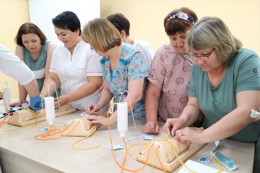 Для медсестер Алатырской ЦРБ провели мастер-класс по навыкам безопасной работы