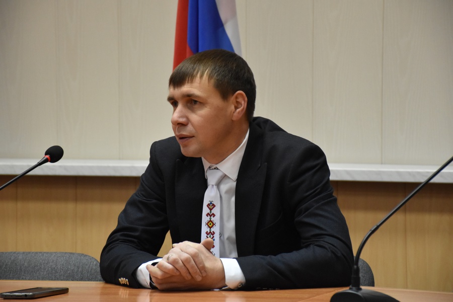 Глава Красноармейского муниципального округа Павел Семенов присоединился к акции «На работу с вышивкой»