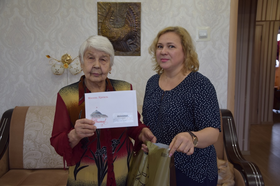 Долгожительница Зинаида Георгиевна Родионова ведет активный образ жизни