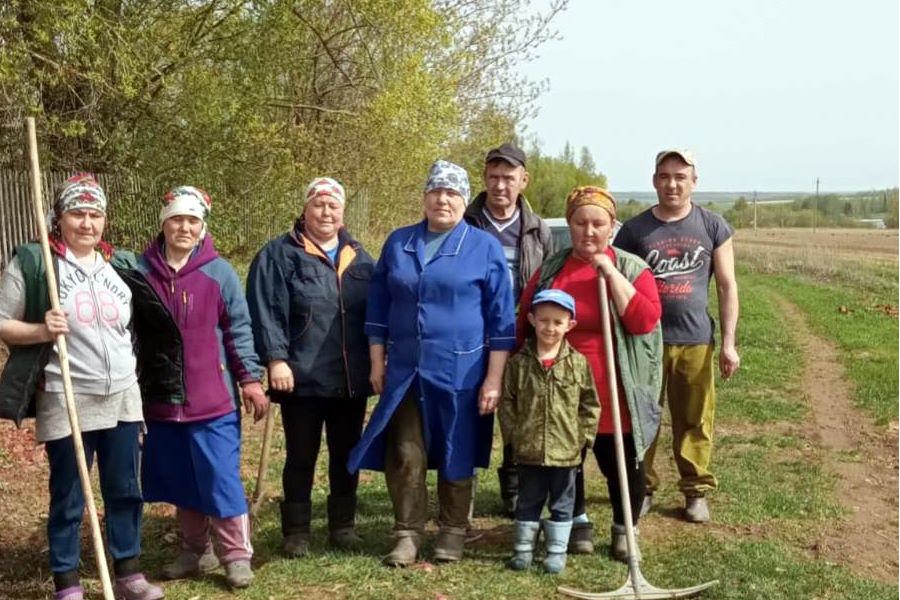 Жители Сятракасинской стороны навели порядок на родных просторах