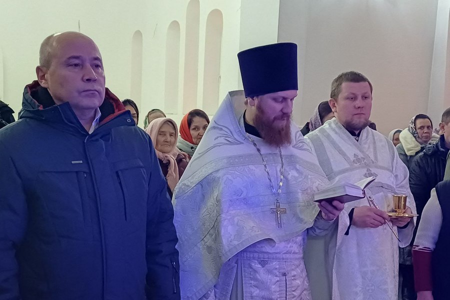 Глава Батыревского муниципального округа Рудольф Селиванов   принял участие в Рождественском богослужении