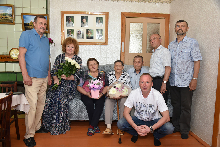 Сегодня свой 90-летний юбилей отмечает ветеран педагогического труда, заслуженный учитель Чувашской АССР Анастасия Сидоровна Ермошкина