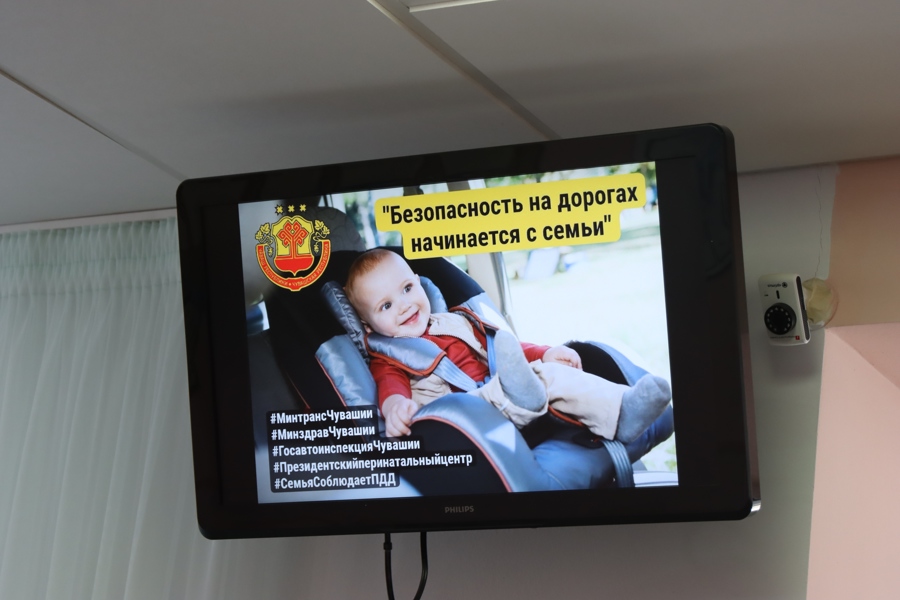 В Чувашии для молодых родителей проводят мастер-классы по установке детских автокресел