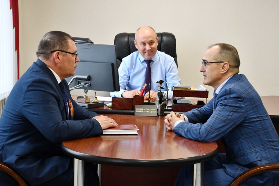 Батыревский муниципальный округ посетил управляющий регионального отделения Социального фонда России (СФР) Валерий Николаев