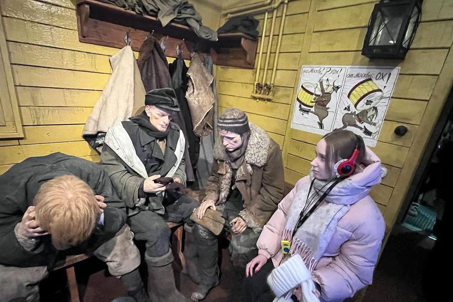 Учащиеся Шумерлинского округа и студенты политехнического техникума побывали в передвижном музее «Поезд Победы»