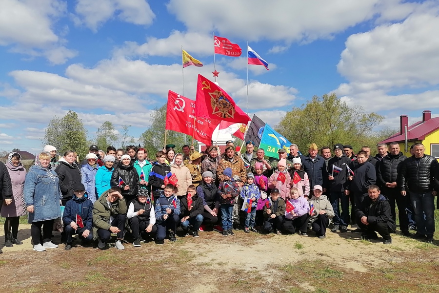 В д. Новые Ачаксы состоялось открытие аллеи знаков родов войск Вооружённых Сил