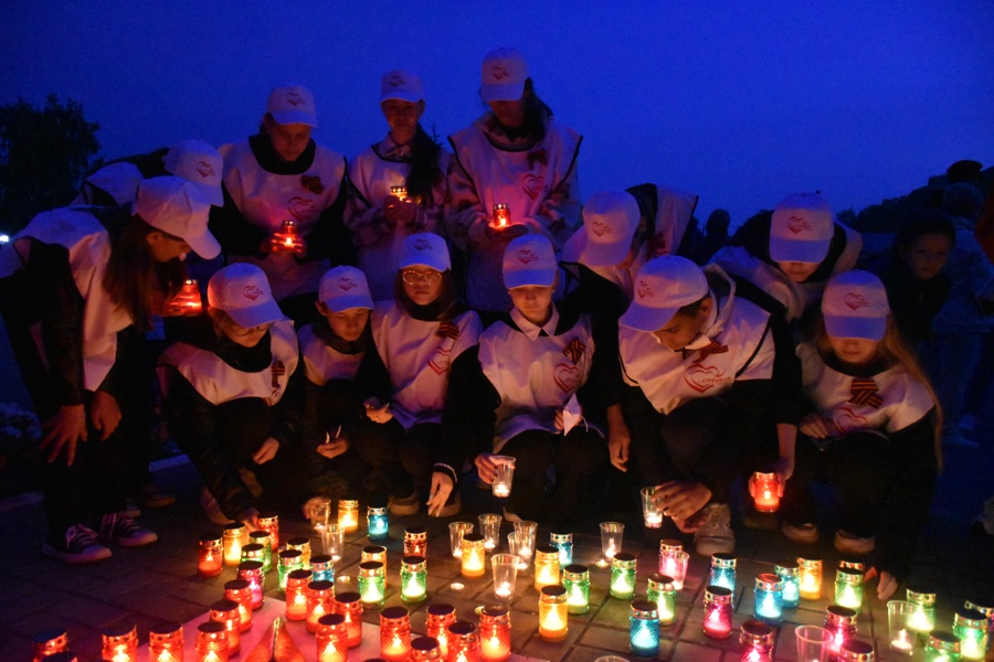 В День памяти и скорби жители Козловского муниципального округа присоединились к Всероссийской акции «Свеча памяти»