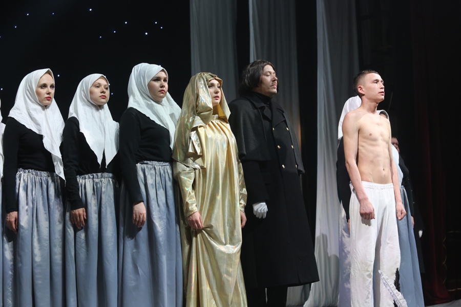 «Шинель» - одна из лучших постановок Фестиваля национальных театров России