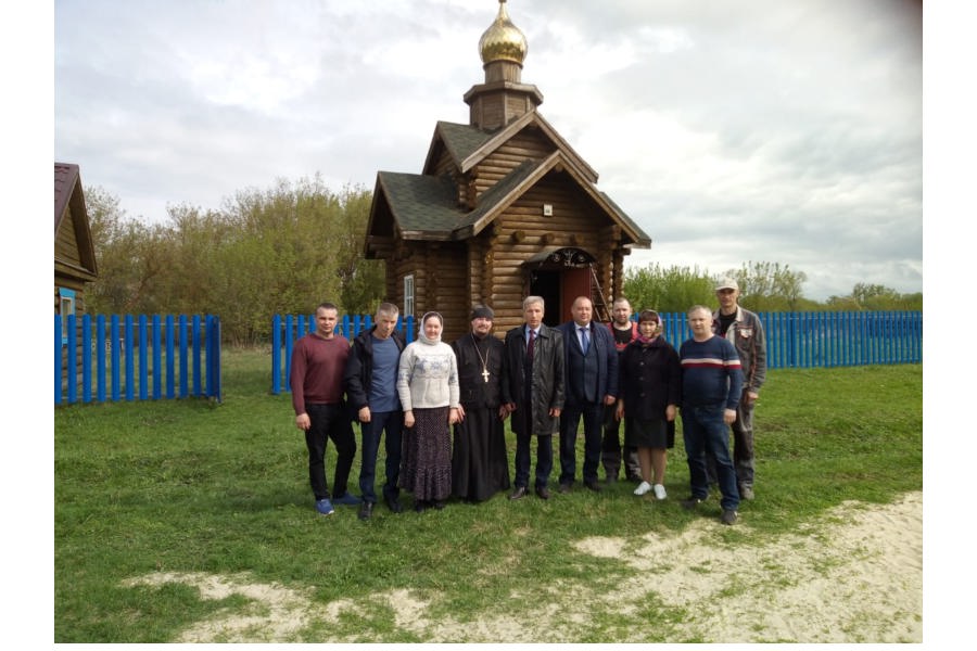 На часовне кладбища д.Старые Чукалы Шемуршинского муниципального округа установили новый позолоченный купол