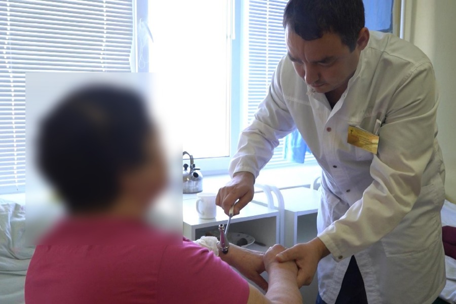 Новочебоксарские врачи спасли пациентку, которая не следила за давлением