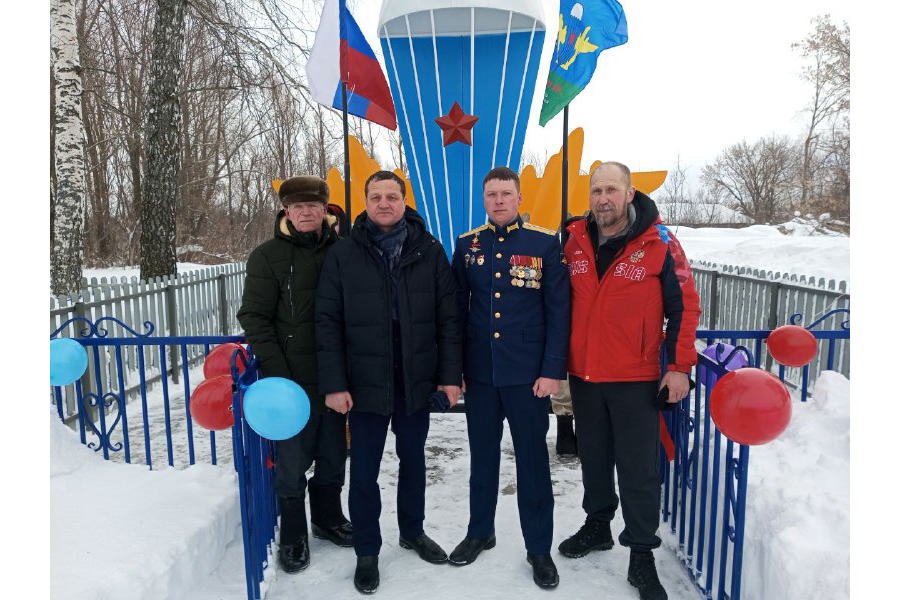 Глава Шемуршинского муниципального округа Сергей Галкин принял участие в открытии стелы воинам-десантникам