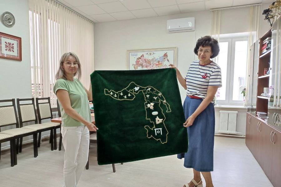 Вышитая карта Адыгеи отправилась в Чебоксары на фестиваль «Вышитая Россия»
