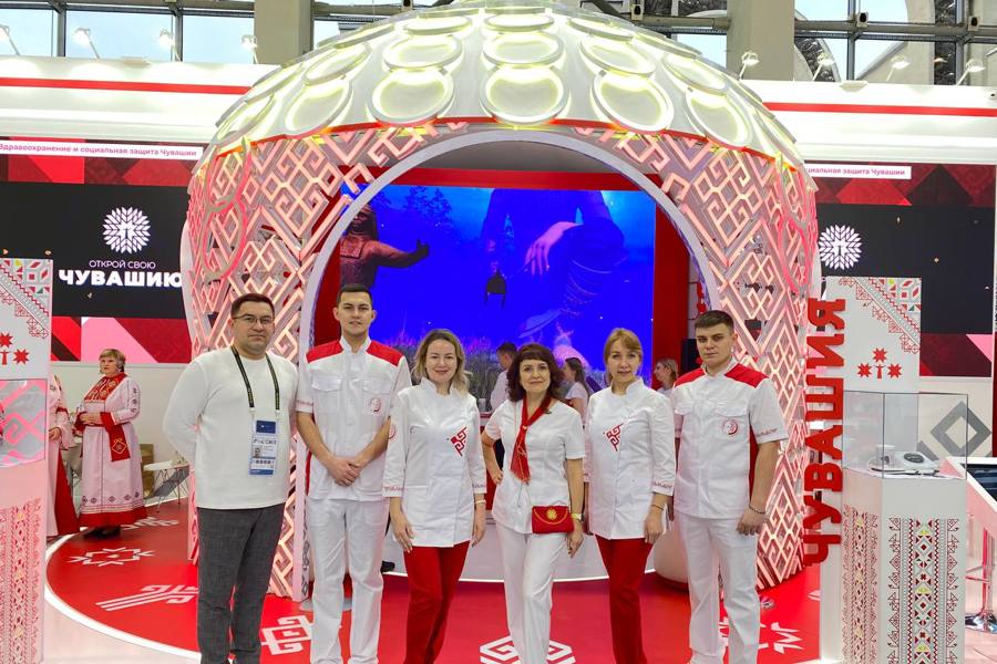 Стоматологи Чувашии внесли достойный вклад в сбережение здоровья посетителей экспозиции Минздрава Чувашии на выставке «Россия»