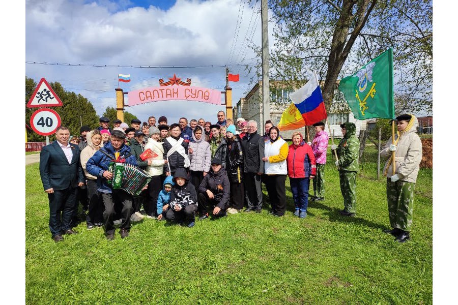 С целью сохранения чувашских традиций «серебряный» волонтер в родной деревне установил ворота «Салтак ҫулӗ»