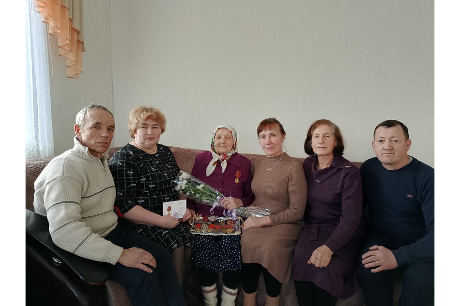 Труженикам тыла, проживающим на территории Малотаябинского теротдела вручили юбилейные медали «80 лет Победы в Великой Отечественной войне 1941—1945 гг.»