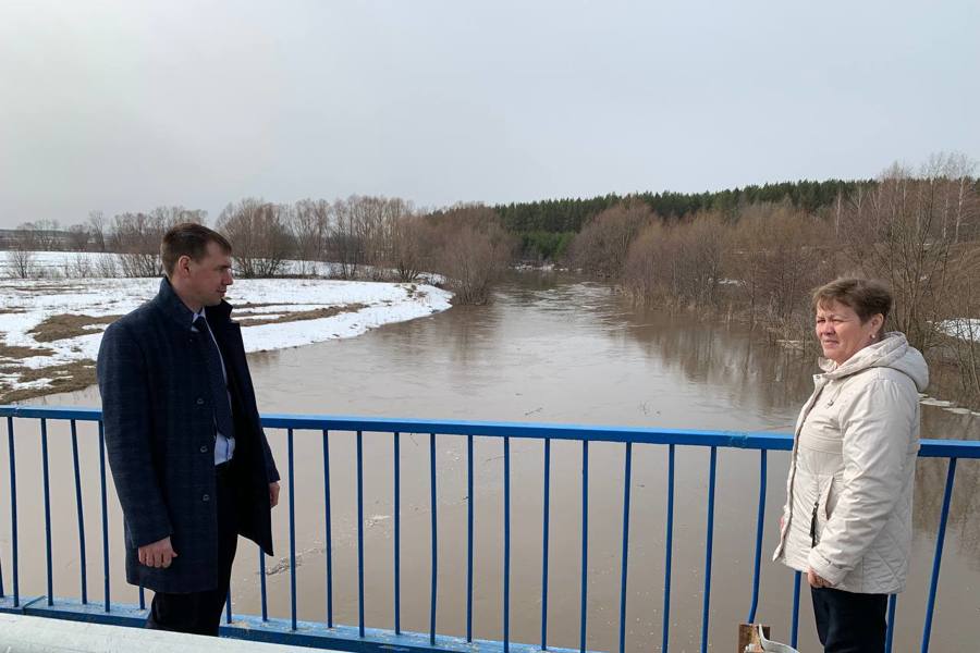Глава Красноармейского муниципального округа Павел Семенов ознакомился с паводковой ситуацией на реке Цивиль возле д.Янмурзино