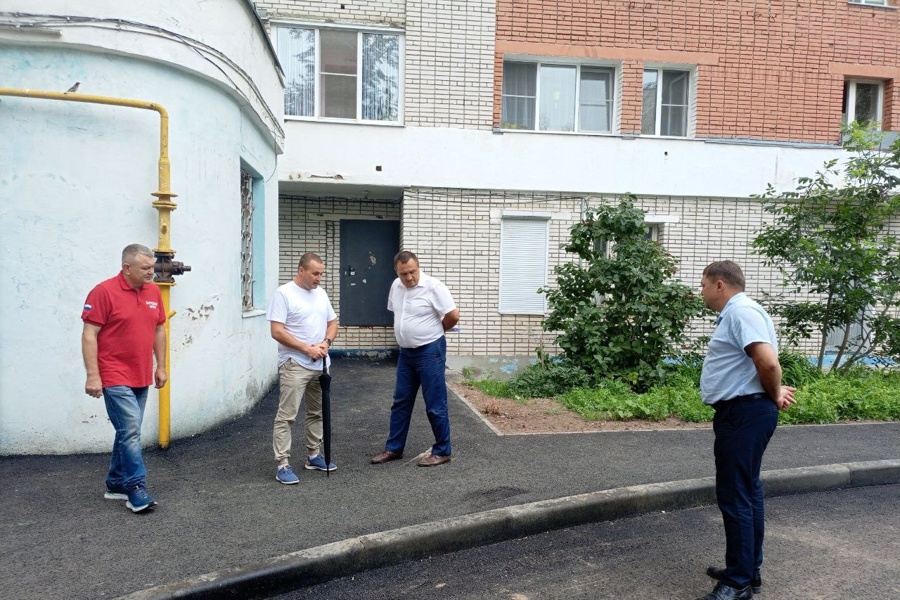 В городе Чебоксары продолжается благоустройство дворовых территорий