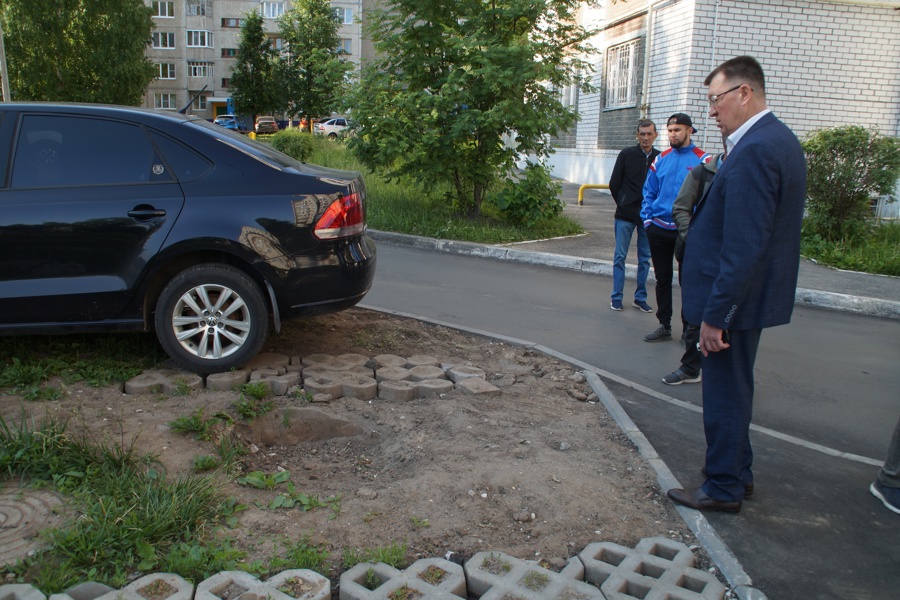 Яков Михайлов проверил, как соблюдаются правила благоустройства Новоюжного района