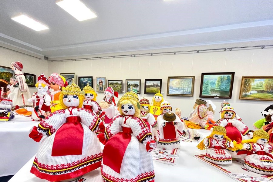 В Доме дружбы народов Чувашской Республики открылась выставка национальных кукол ручной работы