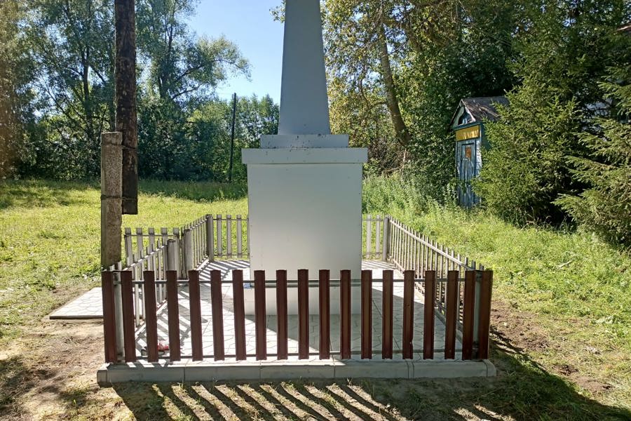 Благоустройство памятных мест в д. Молгачкино