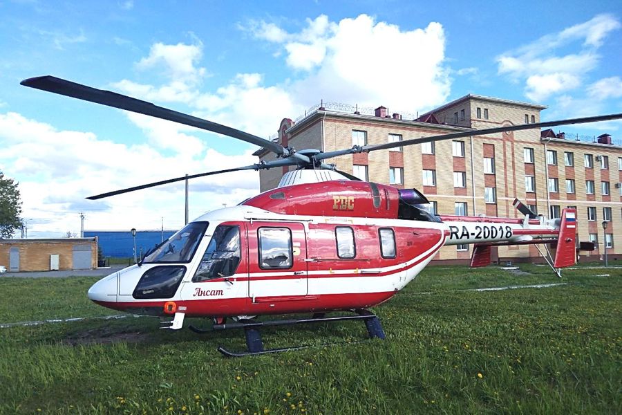 Вертолет санитарной авиации доставил пациента с смертельно опасным сердечно-сосудистым заболеванием из отдаленного района республики