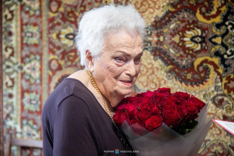 Сегодня жителю Ленинского района Сарре Самуиловне Ушаковой исполнилось 100 лет!