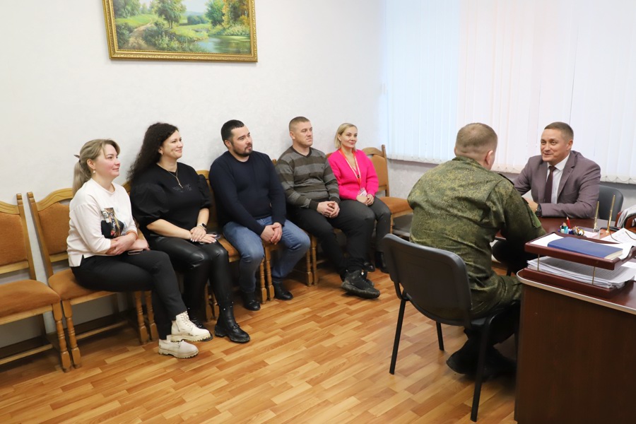 В администрации Яльчикского муниципального округа состоялась встреча с участником специальной военной операции