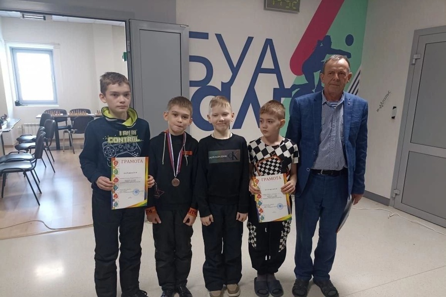 Юная команда шахматистов Шемуршинского МО заняла третье место в общем зачете в межрайонном турнире в г.Буинск