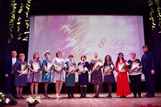 7 марта в Ядринском Доме культуры состоялось праздничное мероприятие «Женщине славу поем!», посвященное международному женскому дню