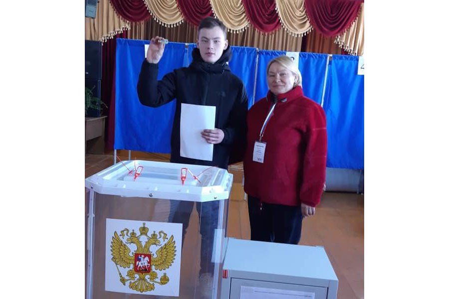 Молодежь Урмарского МО активно участвует в выборах Президента