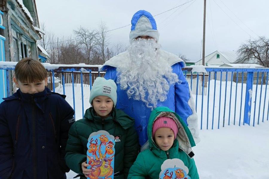 Поздравление подопечных детей с Новым годом