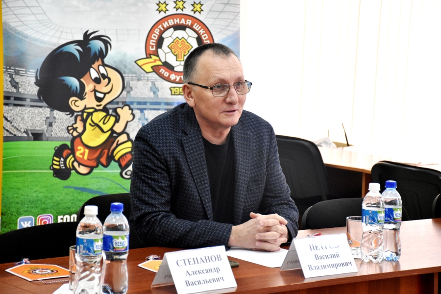Министр спорта Чувашии Василий Петров высоко оценил работу республиканской школы футбола